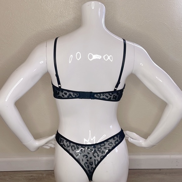 Bra + Thong - Picture 2 of 4